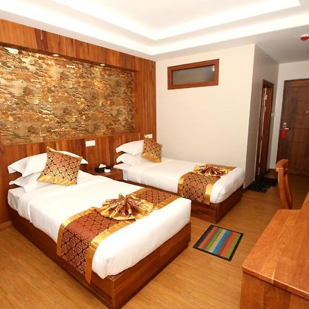 Gemsy Hotel Янгон Экстерьер фото