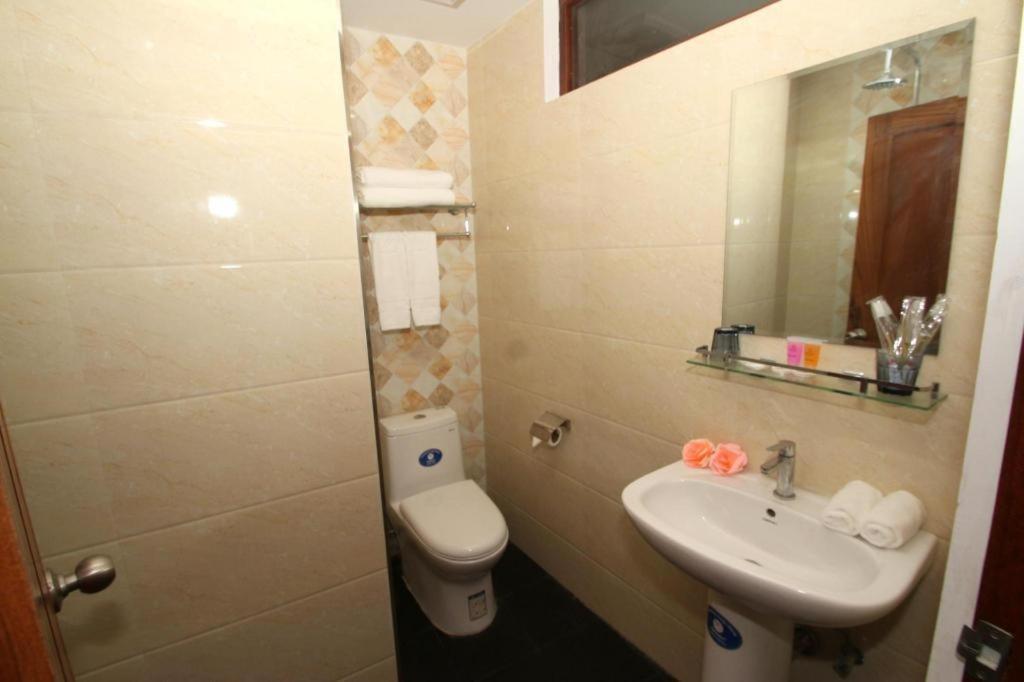 Gemsy Hotel Янгон Экстерьер фото