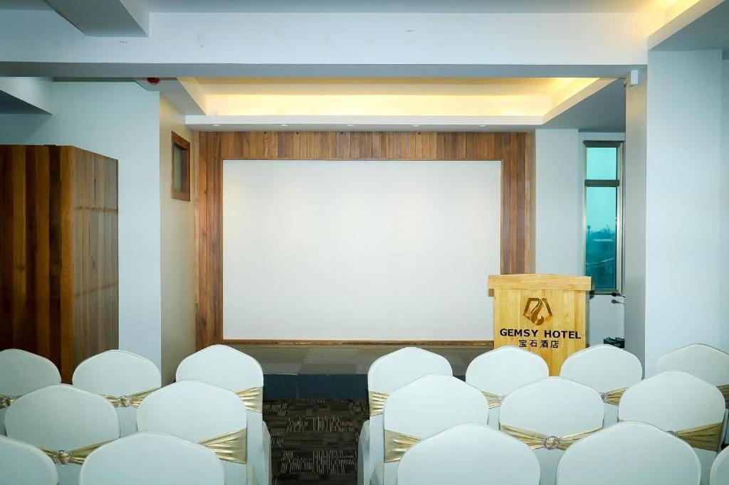 Gemsy Hotel Янгон Экстерьер фото