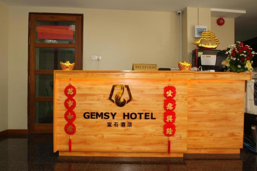 Gemsy Hotel Янгон Экстерьер фото
