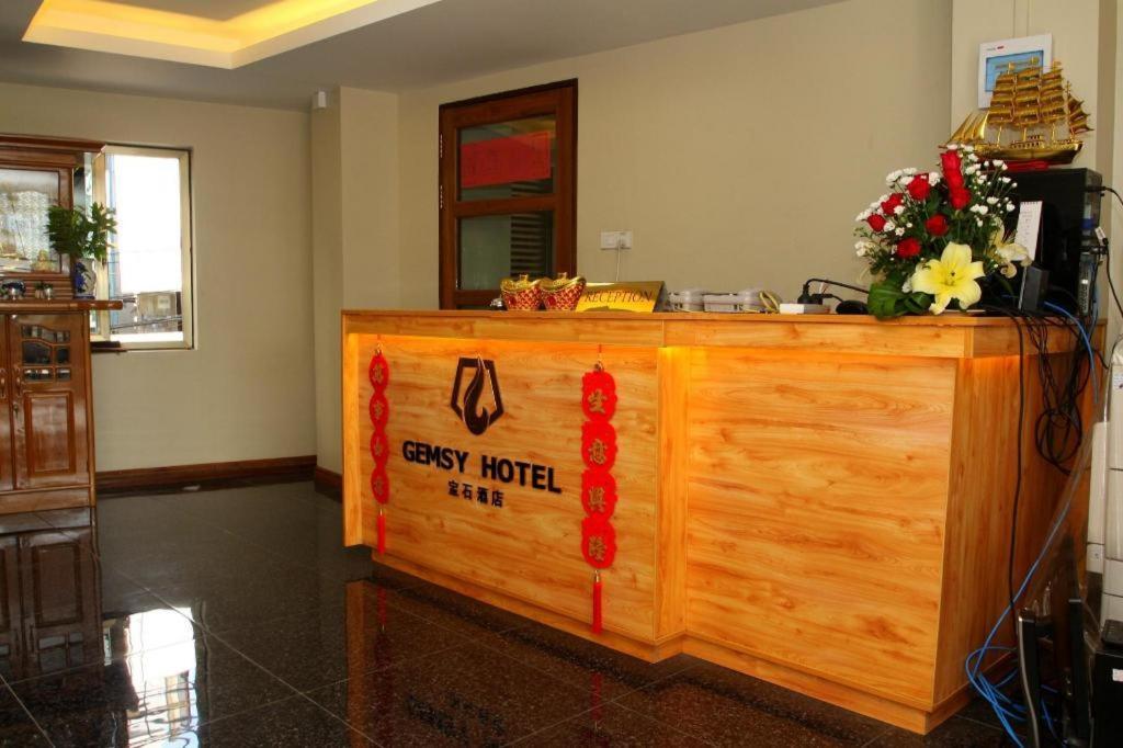 Gemsy Hotel Янгон Экстерьер фото