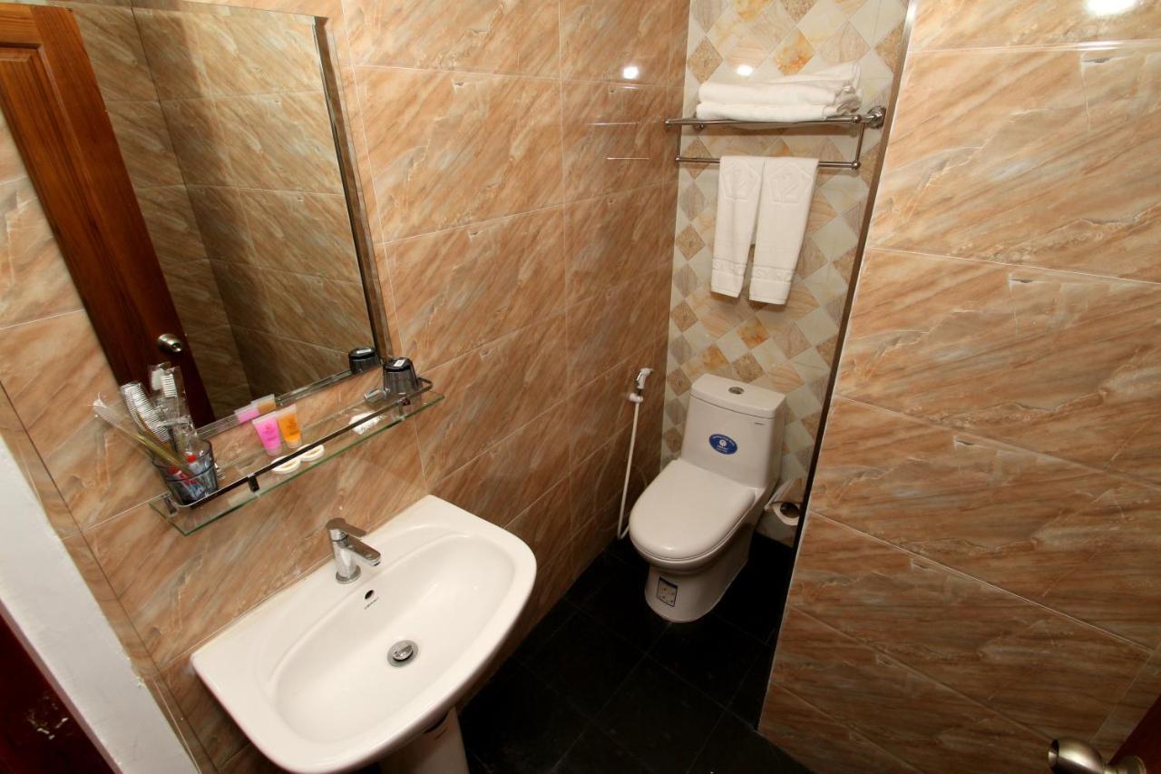 Gemsy Hotel Янгон Номер фото