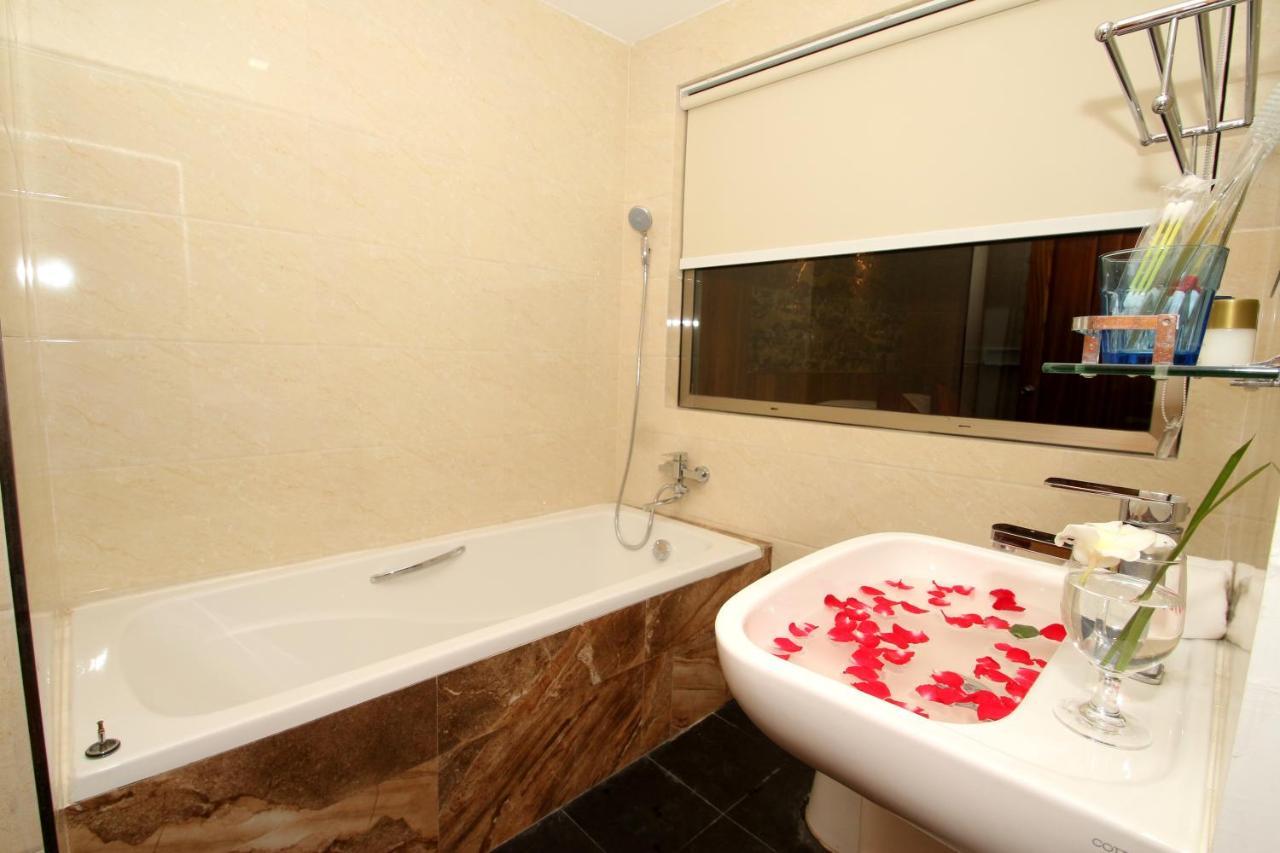 Gemsy Hotel Янгон Экстерьер фото