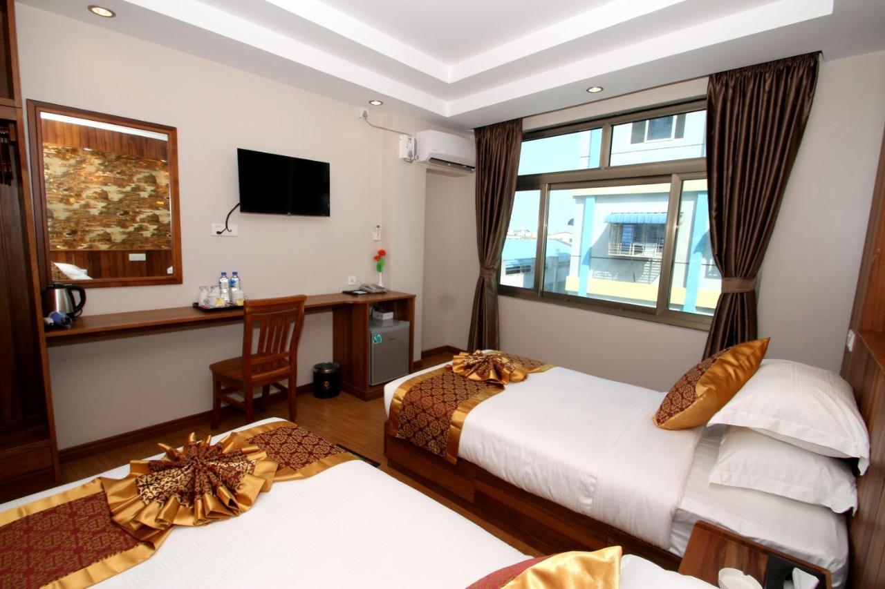 Gemsy Hotel Янгон Экстерьер фото