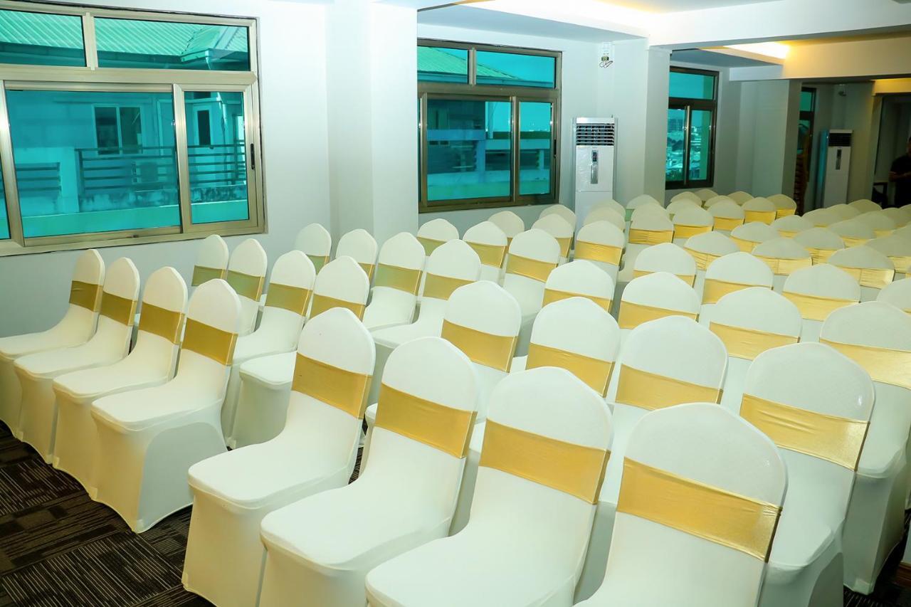 Gemsy Hotel Янгон Экстерьер фото