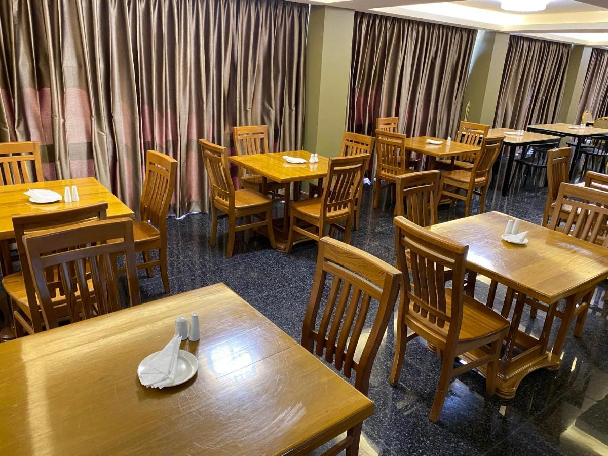 Gemsy Hotel Янгон Экстерьер фото